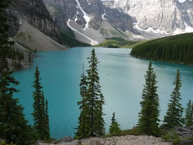 moraine-lake